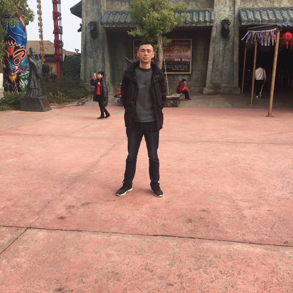 龚先去的照片