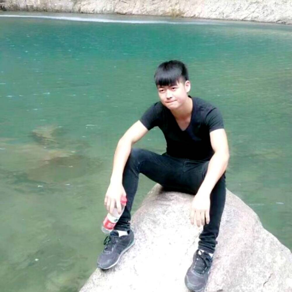 華麗深拥旧颜的照片