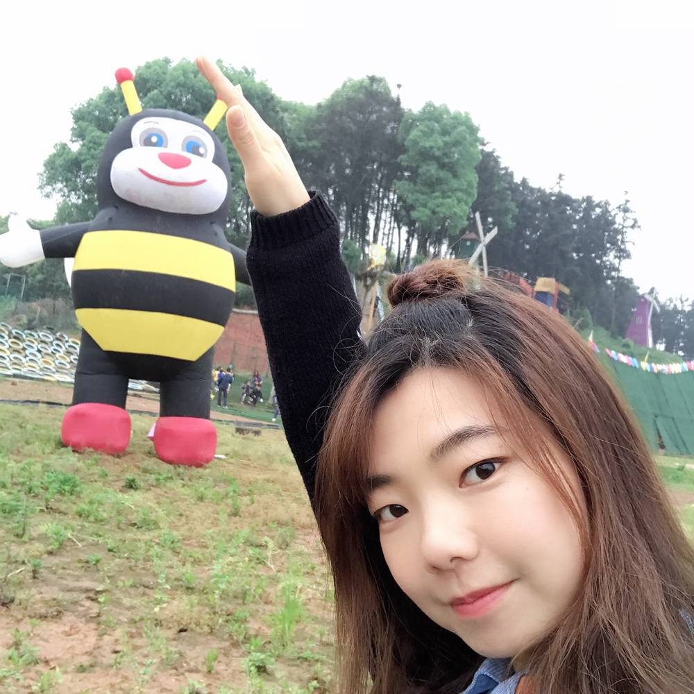 双肩包的照片