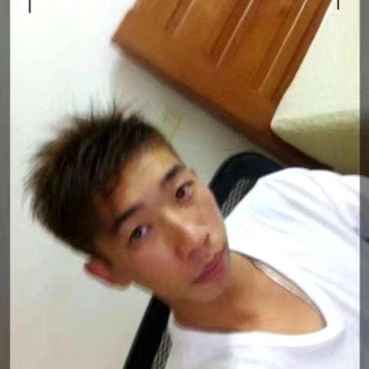 单纯等待水影的照片