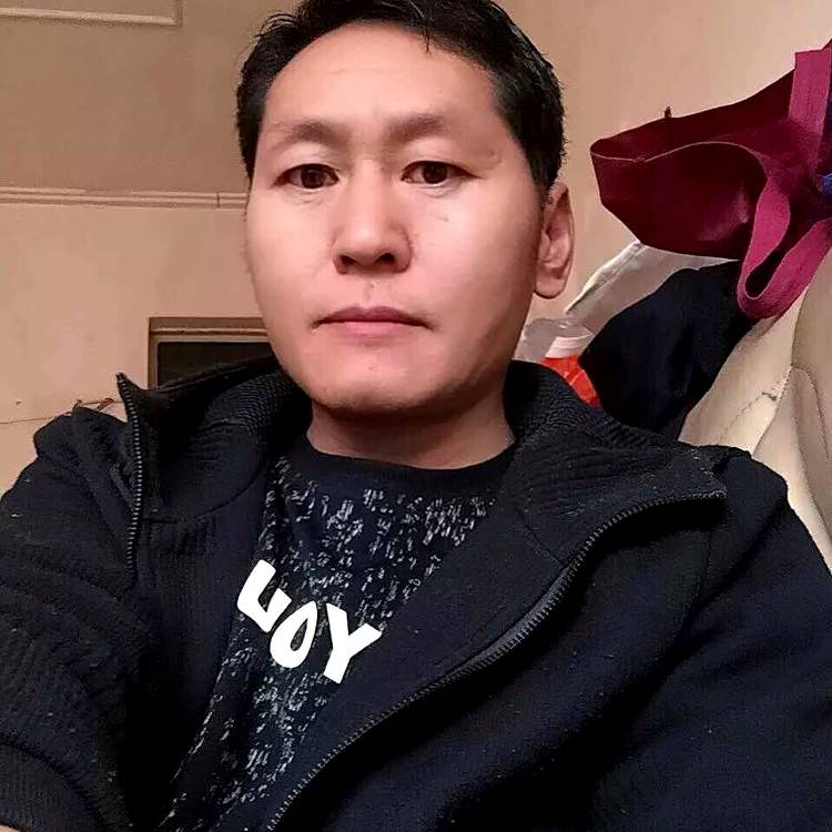 帅气回眸芹菜的照片