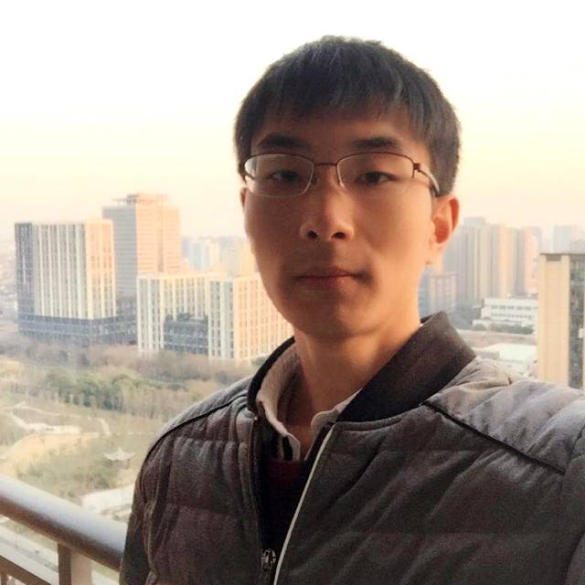 快奔3的男孩的照片