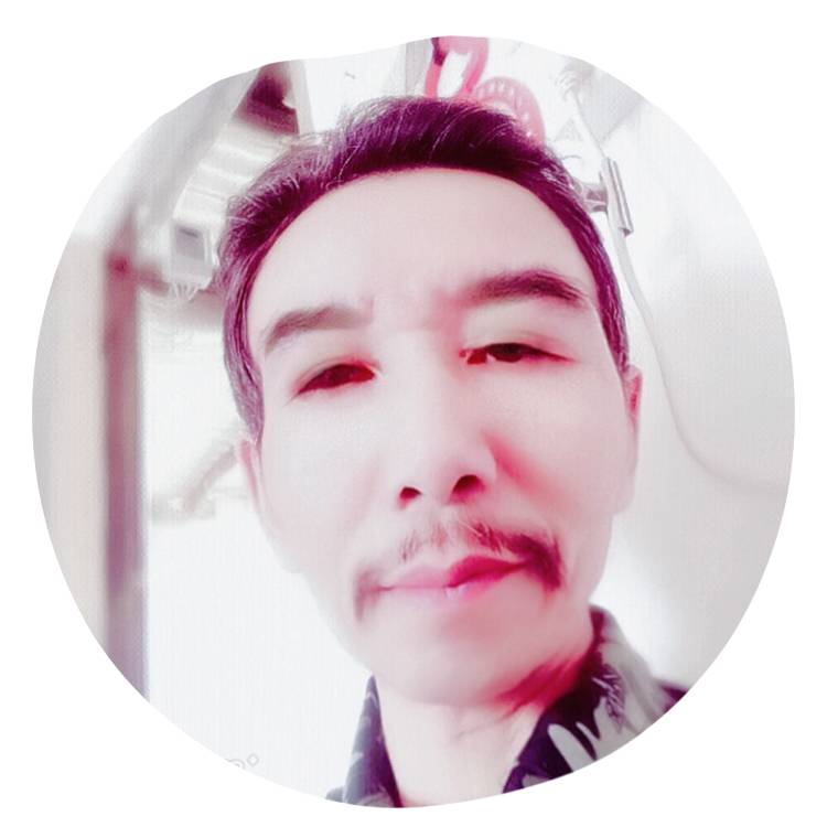 长颈鹿不解的的照片