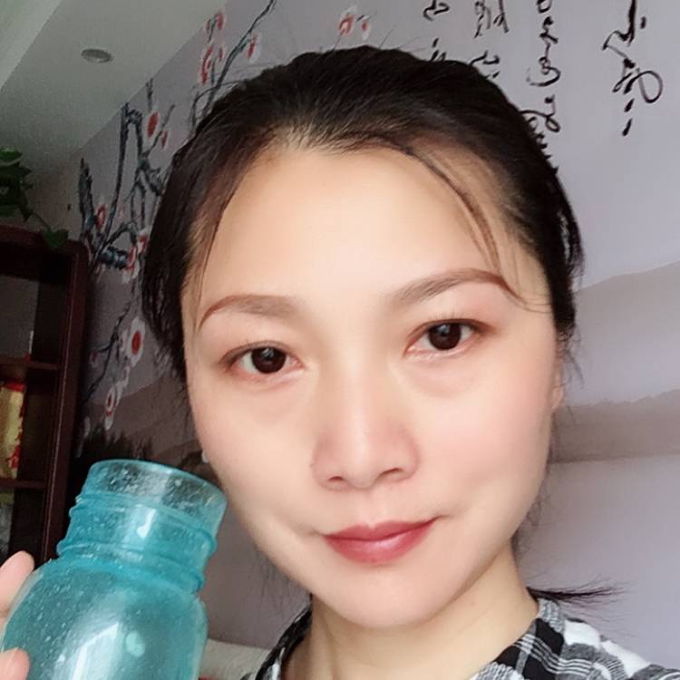 豆芽现实的照片