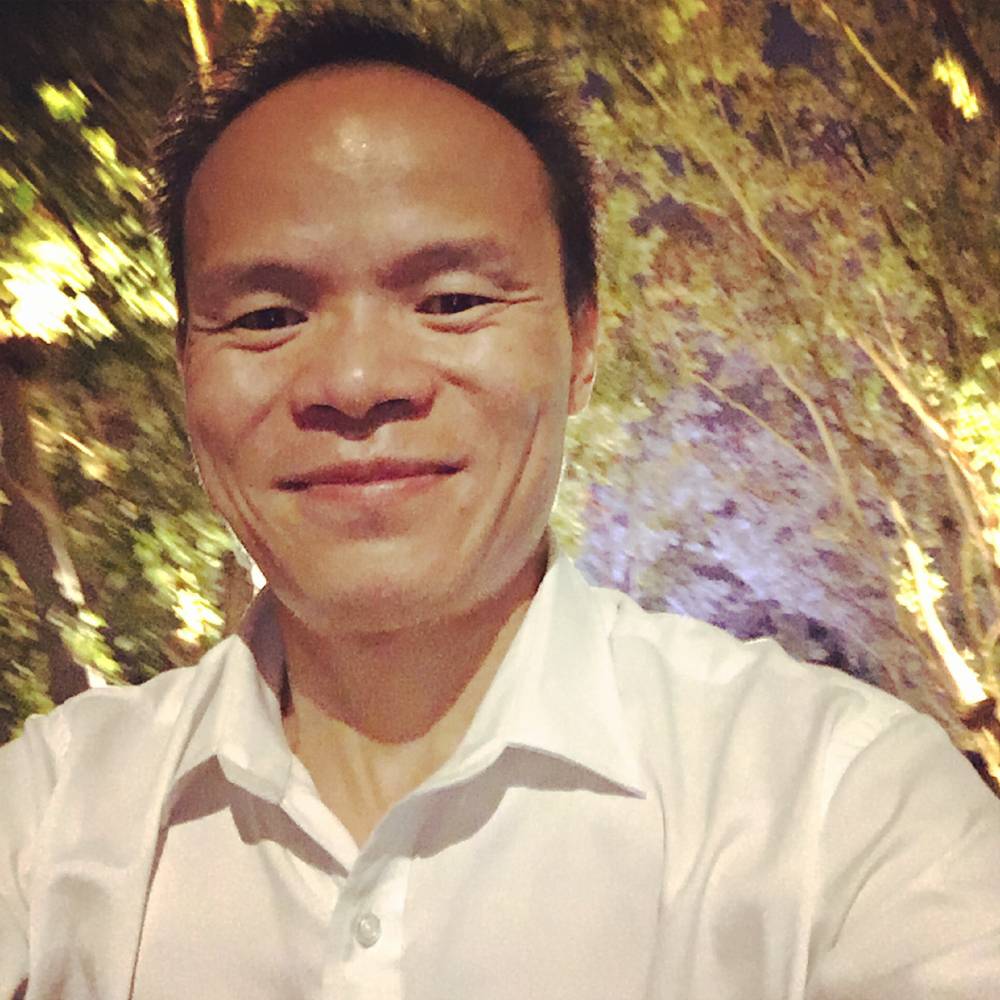 伶俐回首鼠标的照片