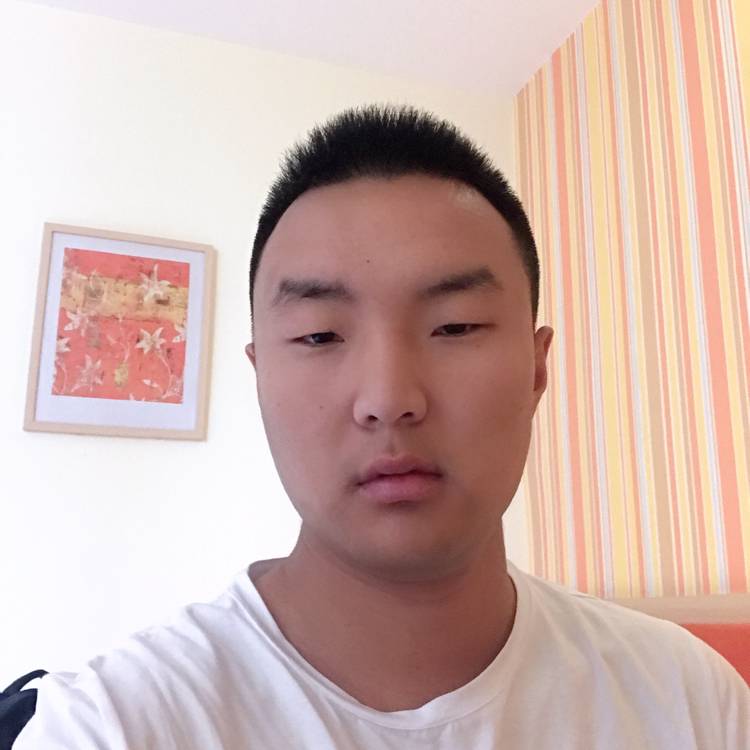 大树爱笑的照片