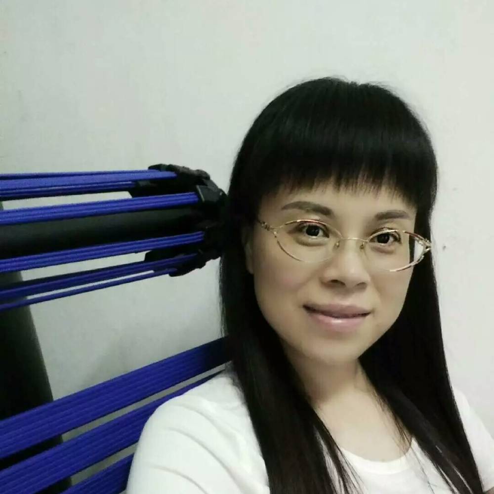 洁净漫步飞鸟的照片