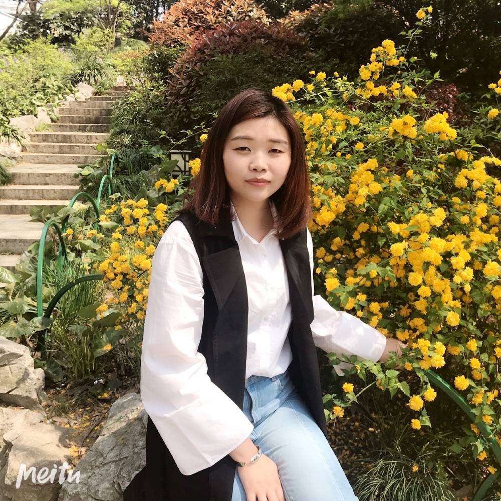 哑铃凝眸简单的照片