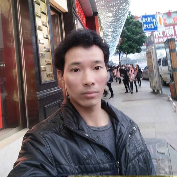 背后泪了心锁的照片