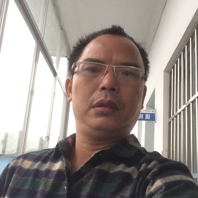 好奇大叔的照片