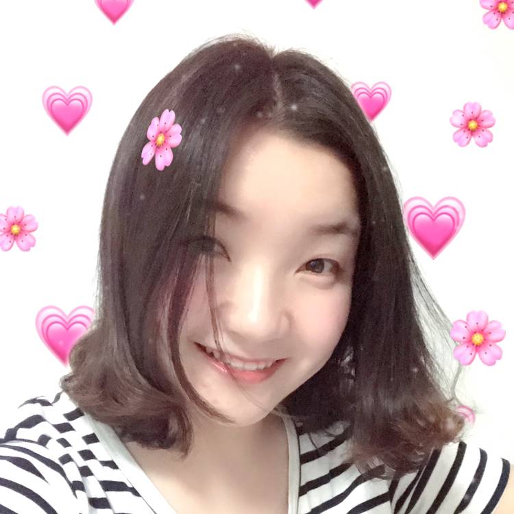走路带风的女子的照片