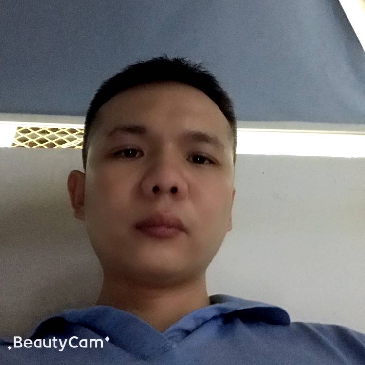 斯文浅吻寒风的照片