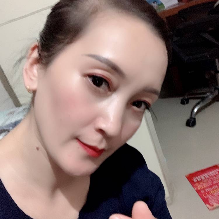红姐赏秋茗的照片