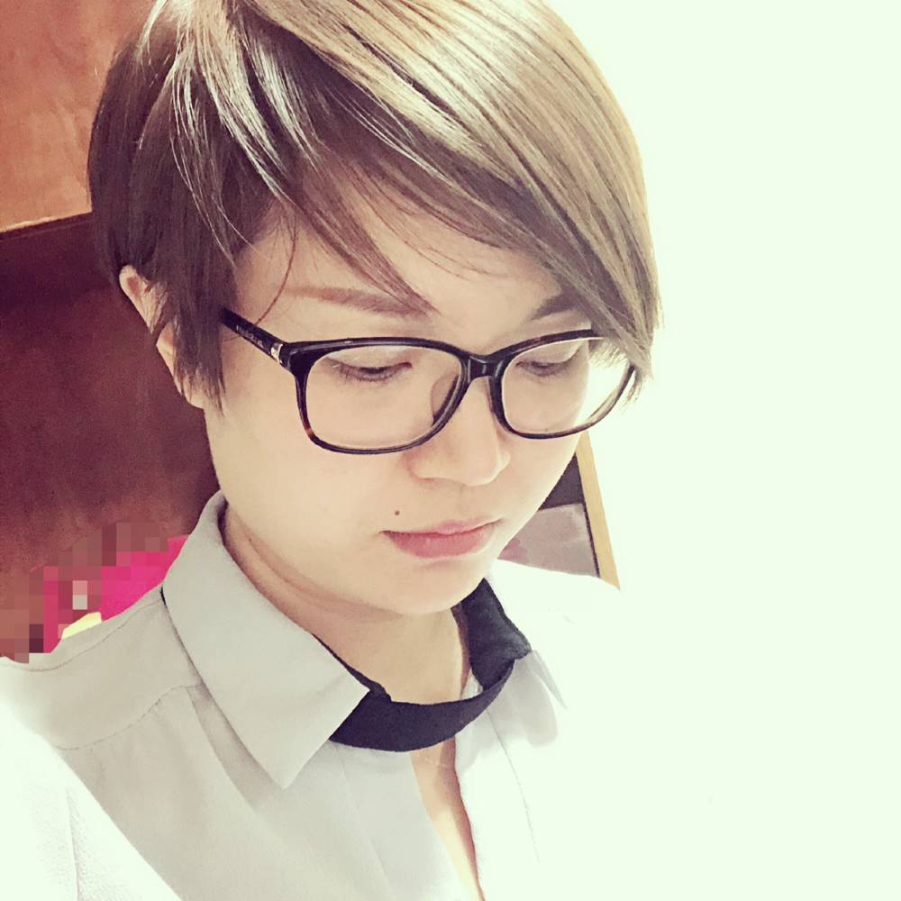 美图下的女生的照片