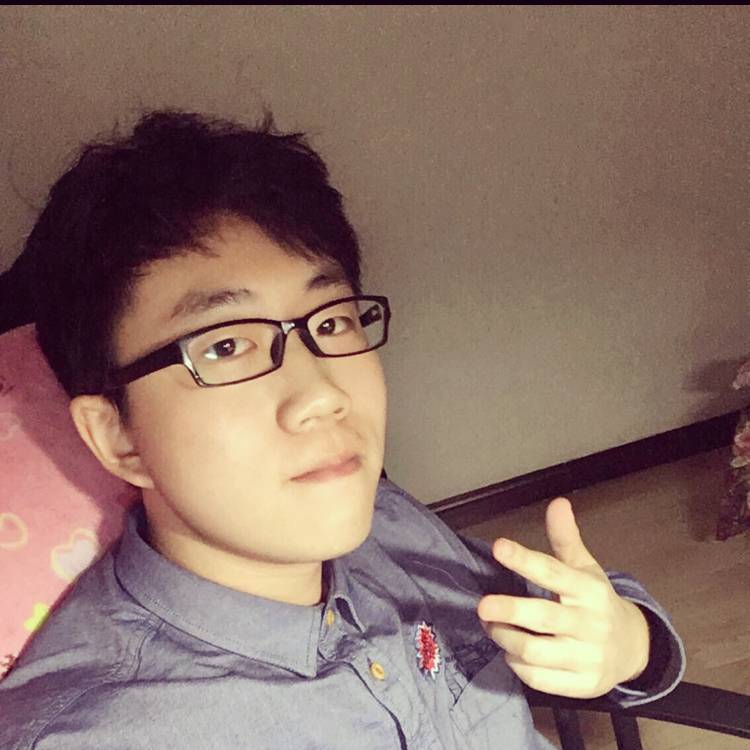 鞋子等于默默的照片
