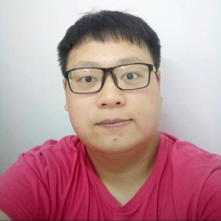 一只孤独的船的照片