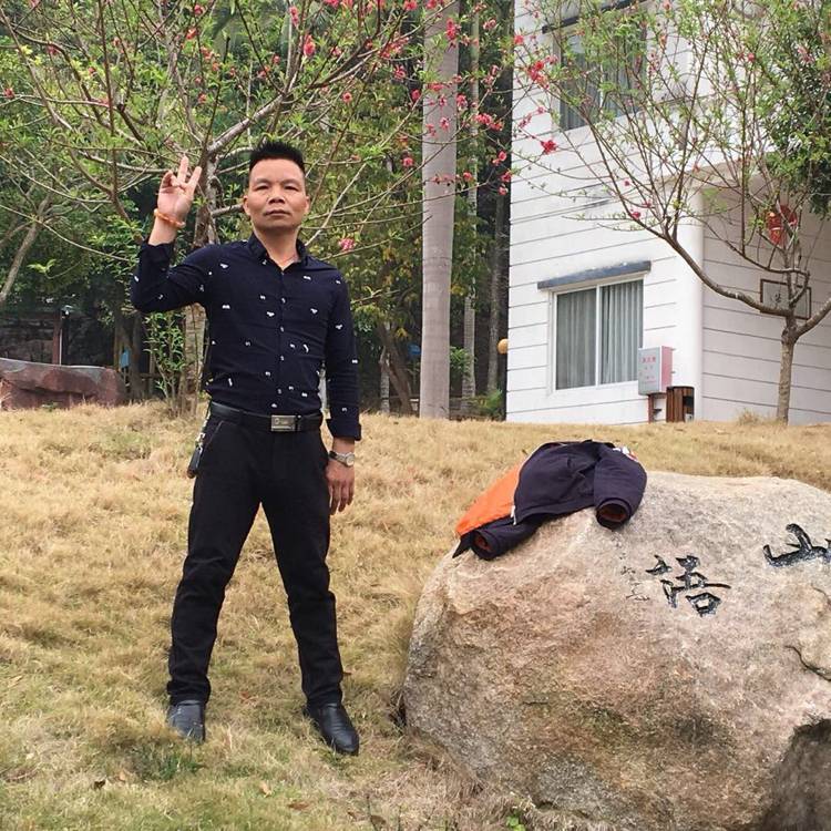 光亮踢钢笔的照片