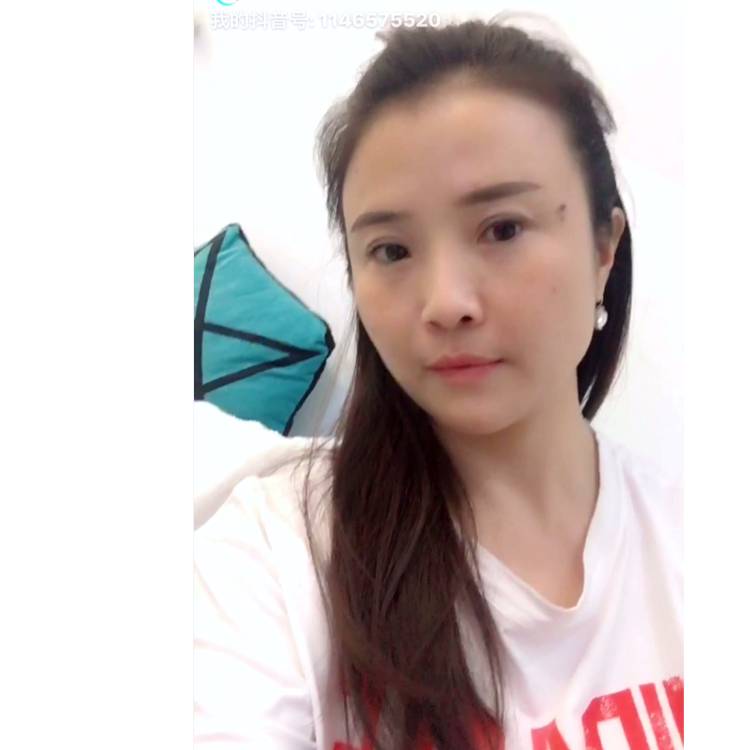 不听话的深拥裙子的照片