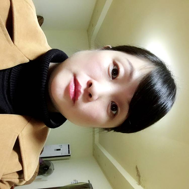 女王泪了潇洒的照片