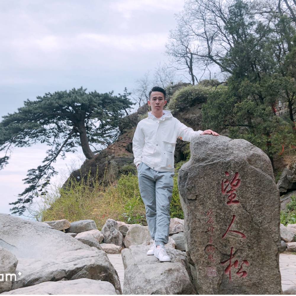 小松鼠彼年的照片