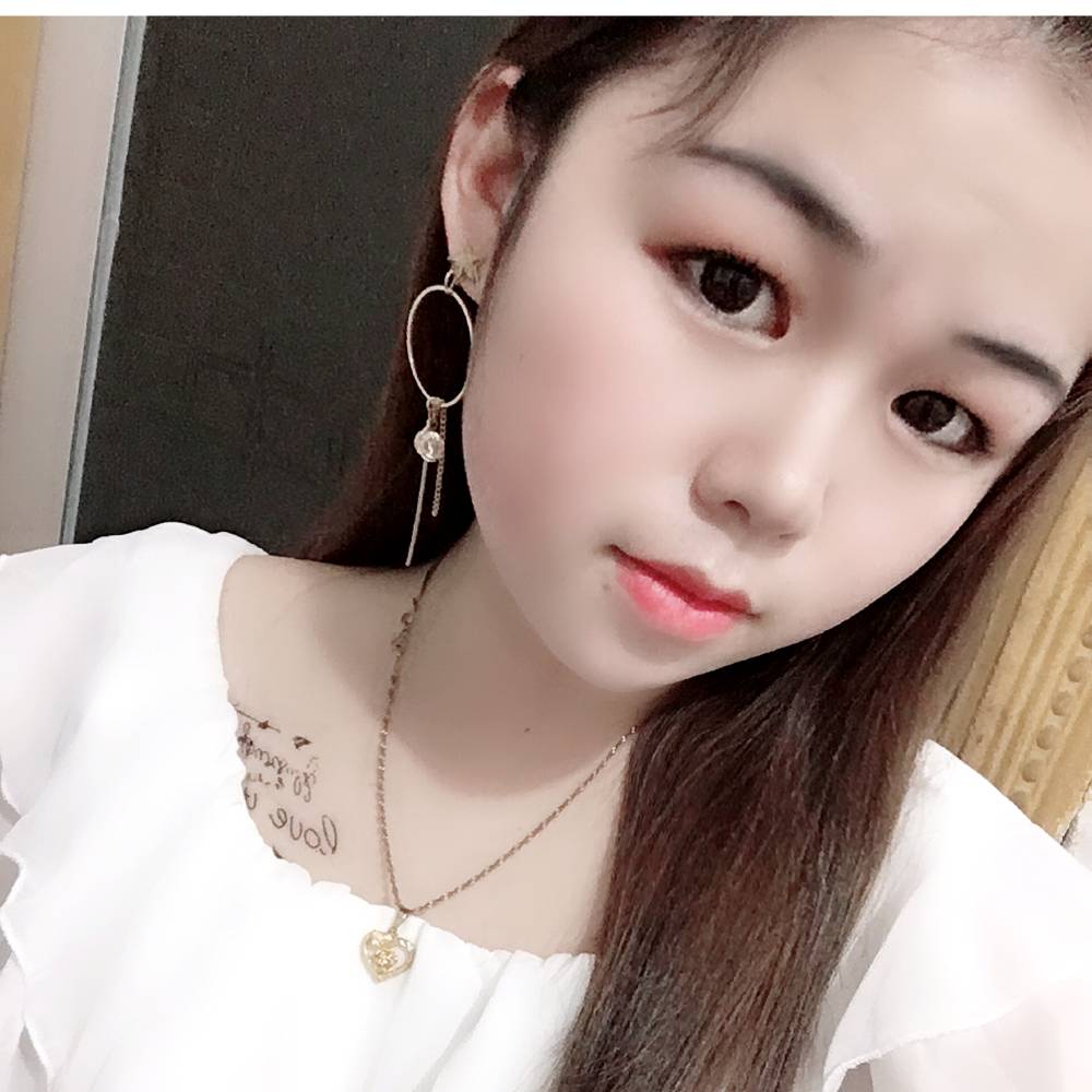 小啊艳的照片