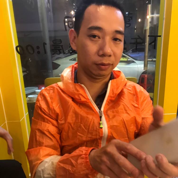 书本尊敬的照片