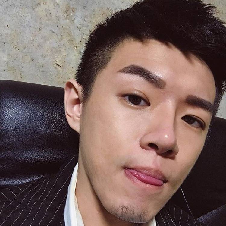 樱桃吃醋笑点低的照片