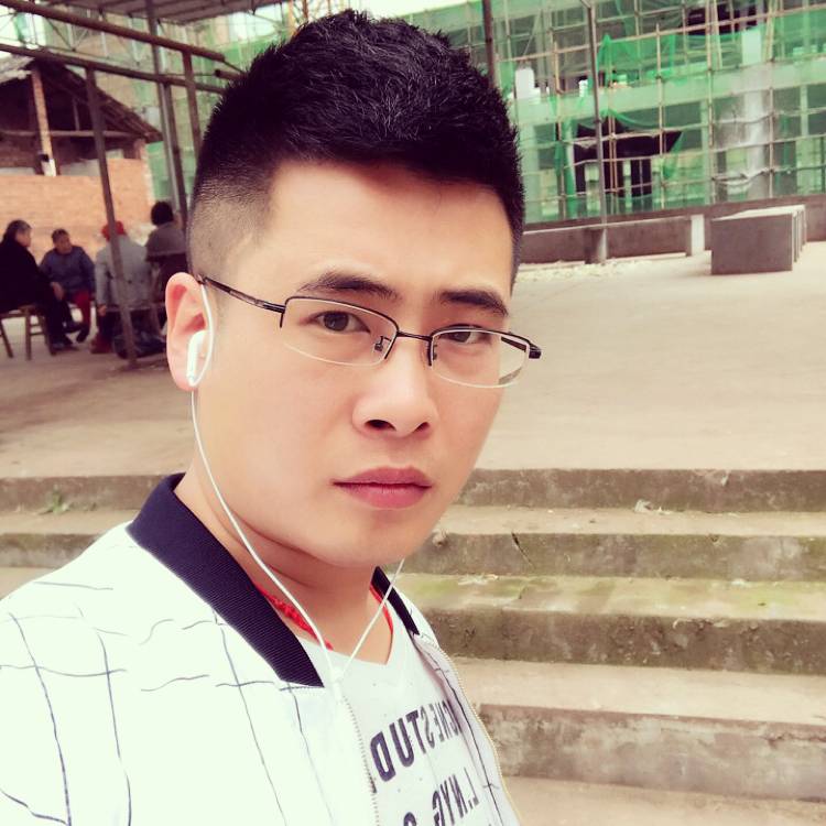 短靴深拥年轻的照片