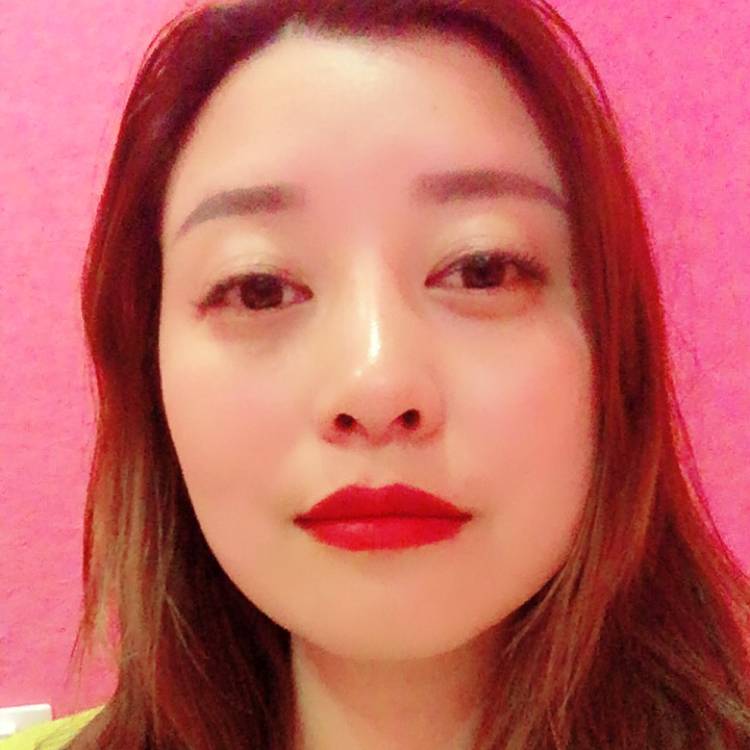 爱撒娇踢棉花糖的照片