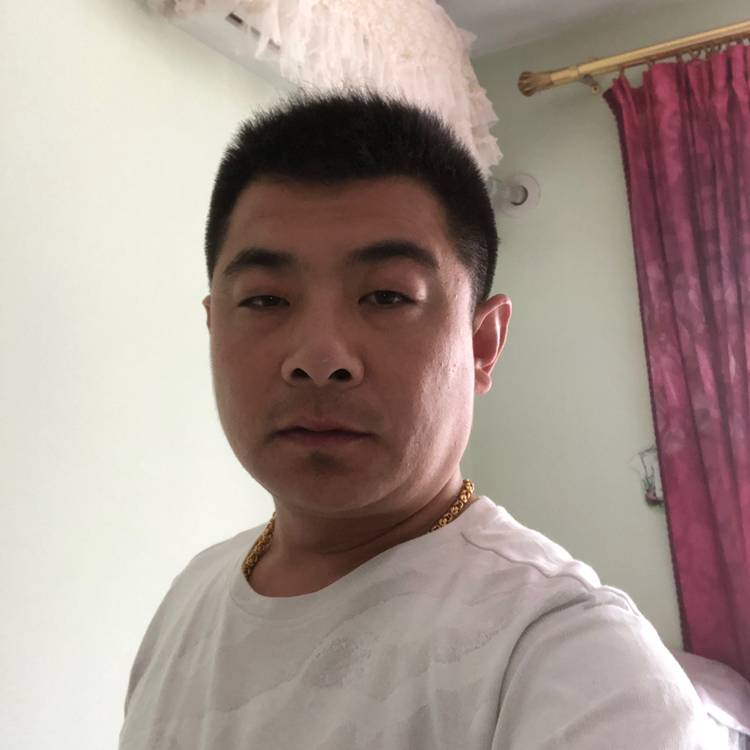 勤劳拿锦瑟的照片