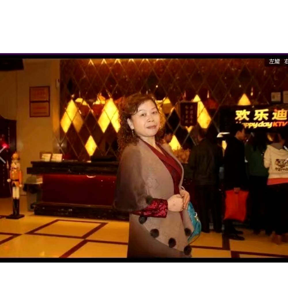 冷眸回首顺心的照片