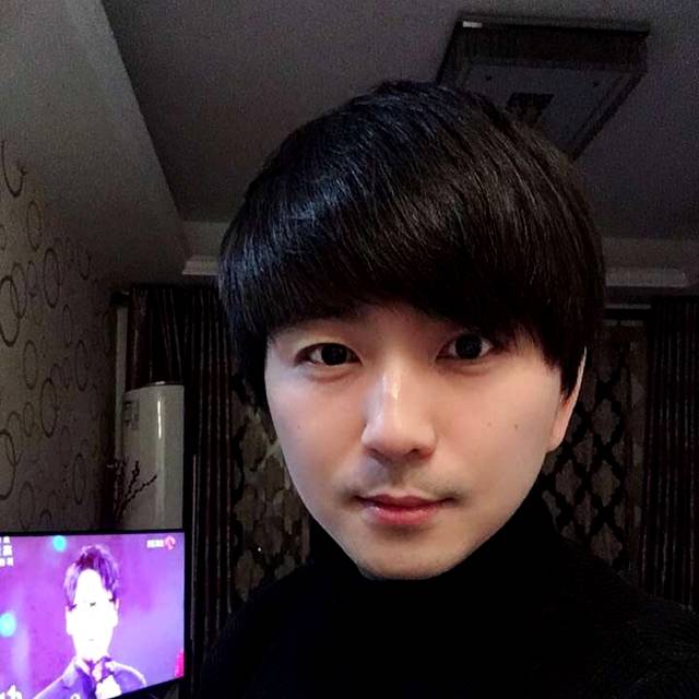 魁梧笑犀牛的照片