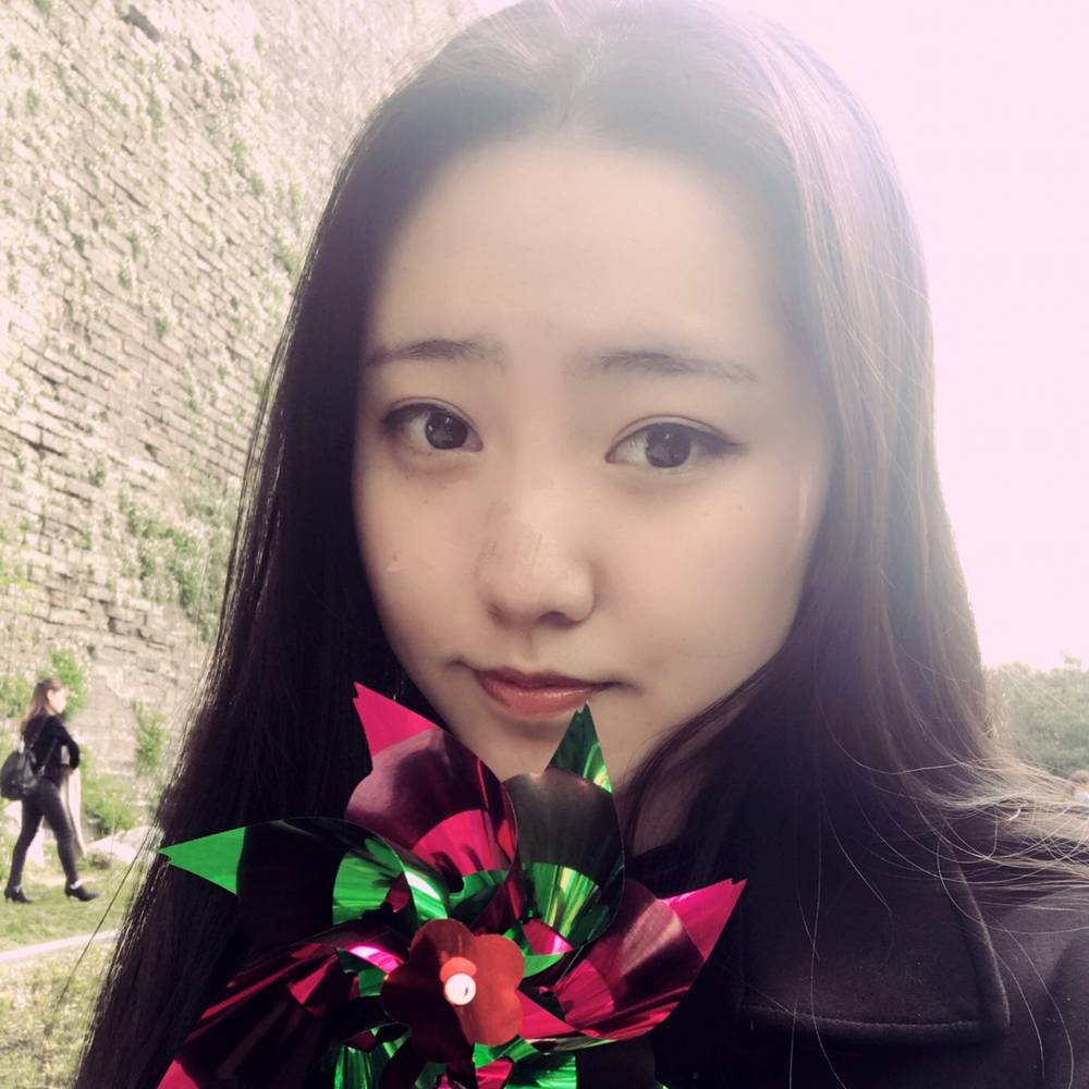 狮子座绮的照片