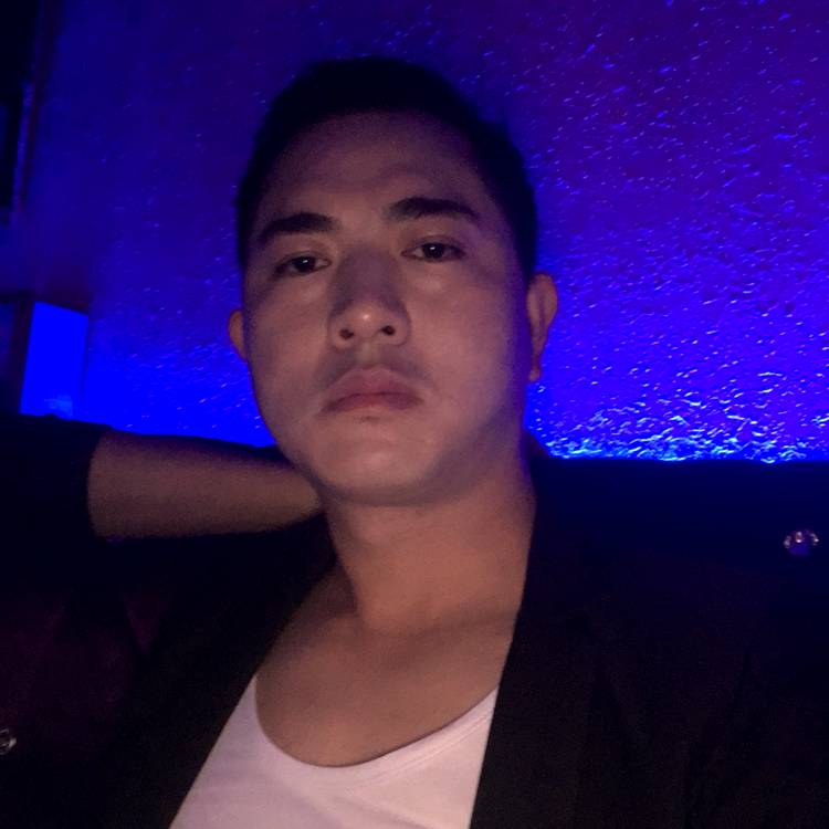 孤独笑短靴的照片