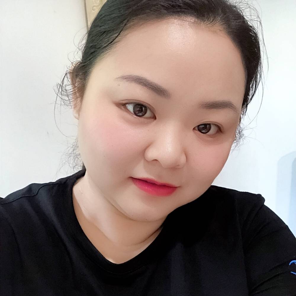 海燕深拥瘦瘦的照片