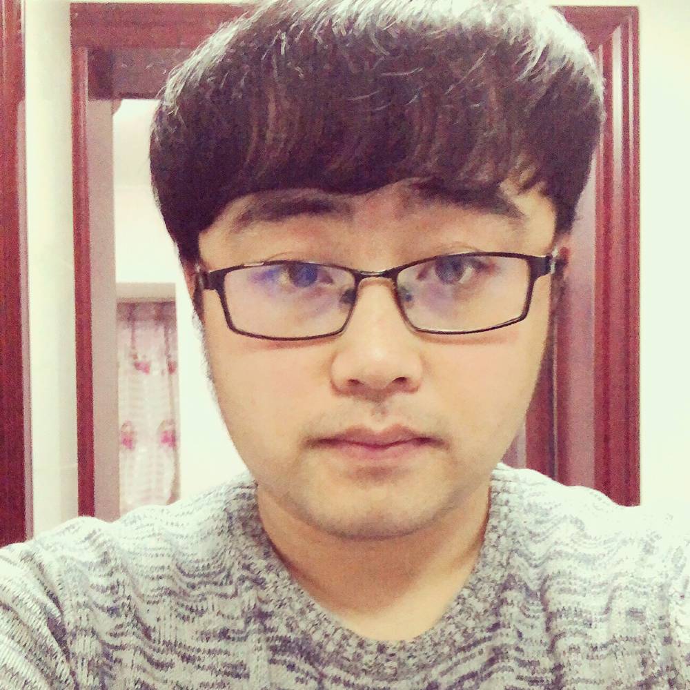 一个有肌肉的胖子的照片