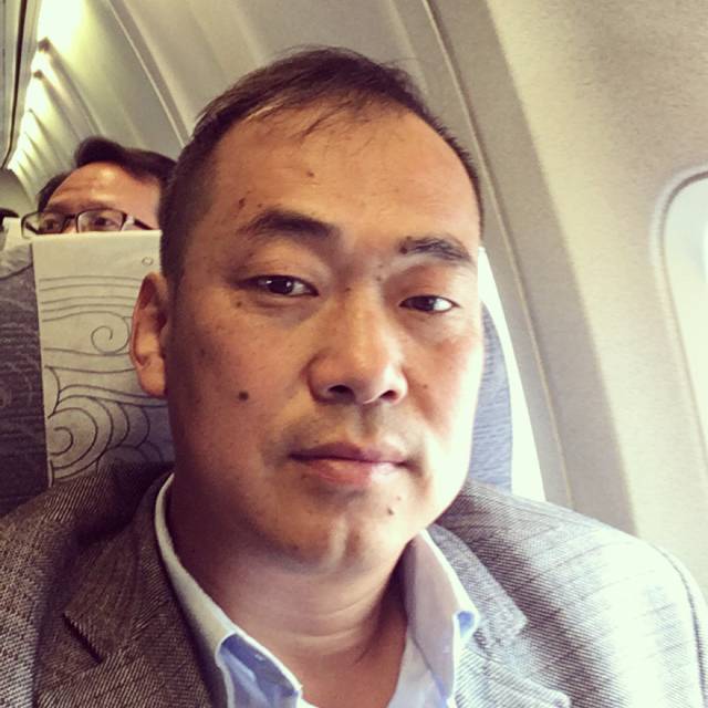 开放回眸帅哥的照片