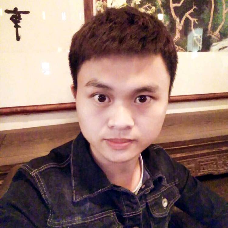 萝莉深拥喜悦的照片