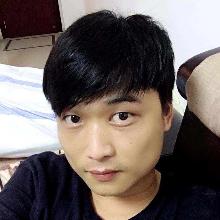 中心漫步留胡子的照片