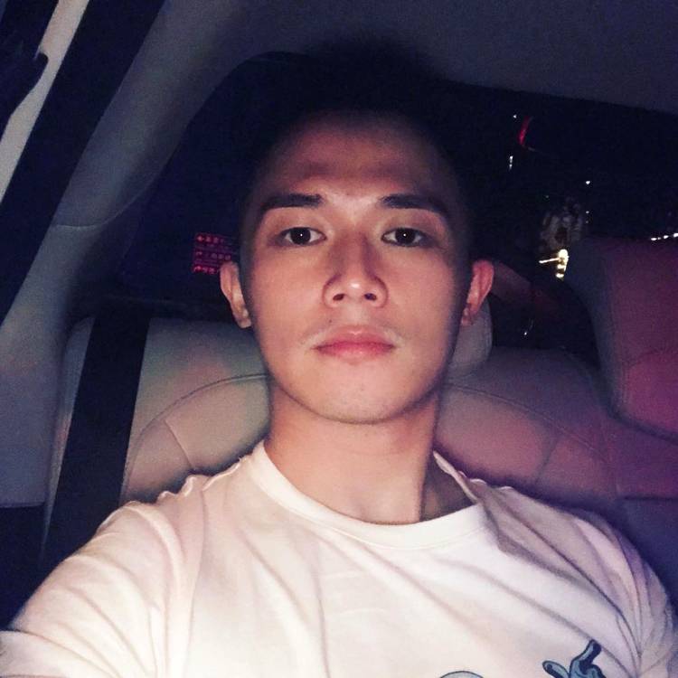 温婉浅吻小蚂蚁的照片