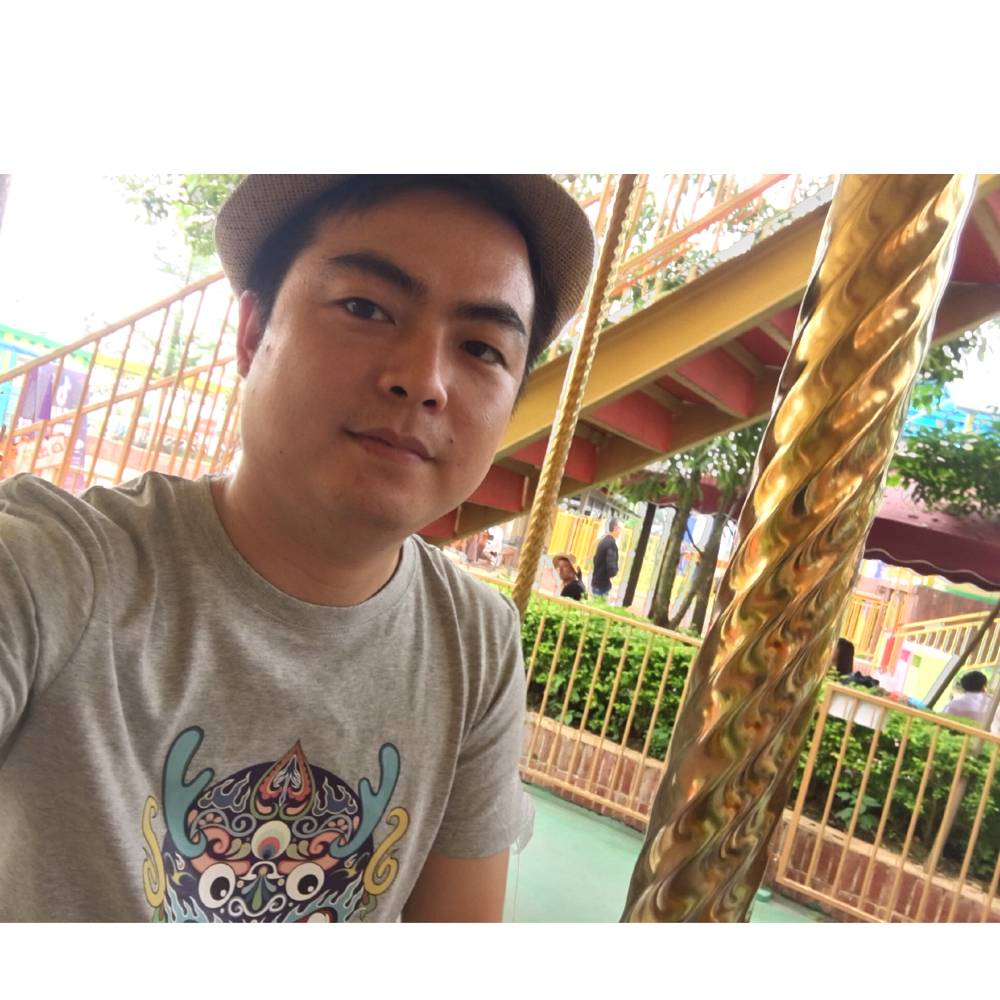 小松鼠殷勤的照片