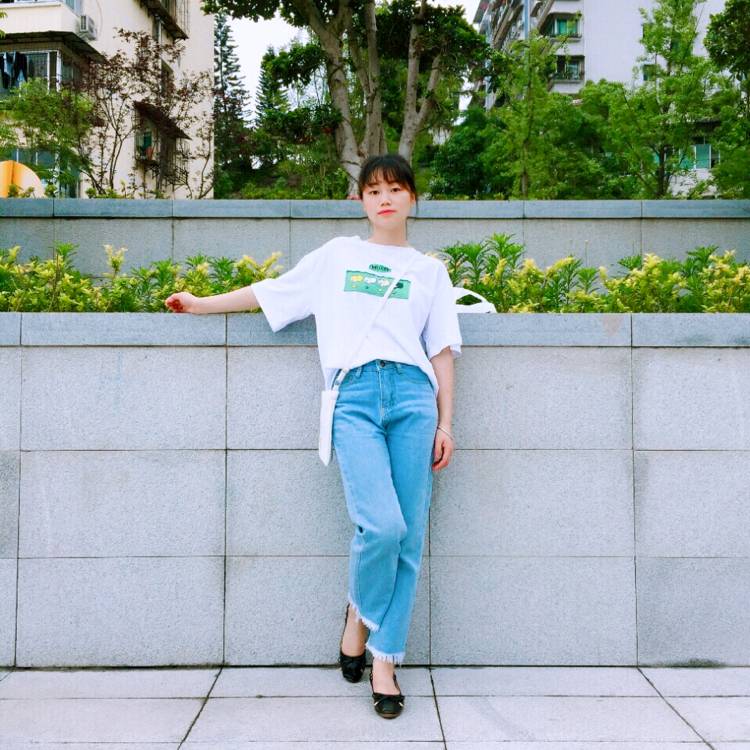 小芹爱笑的照片