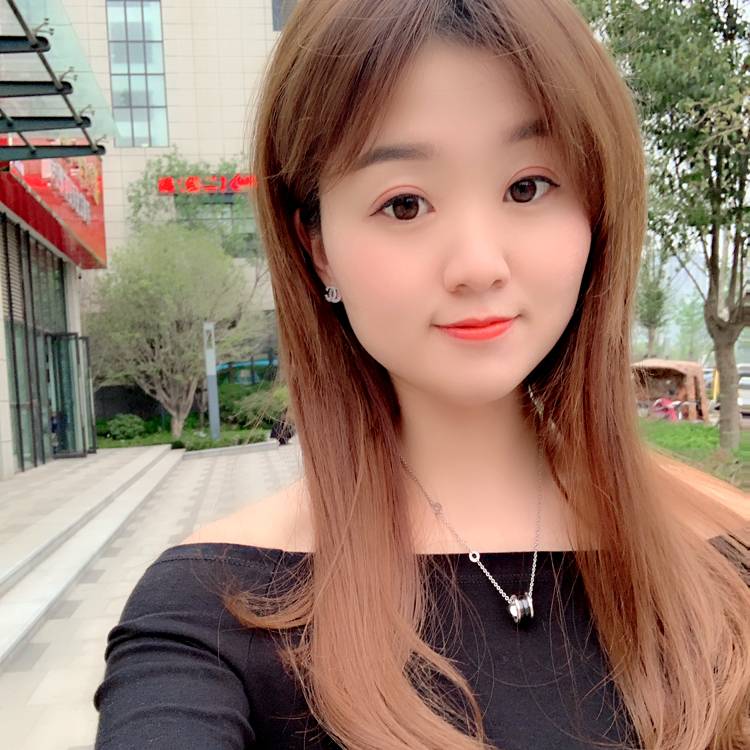 爱笑回首御姐的照片