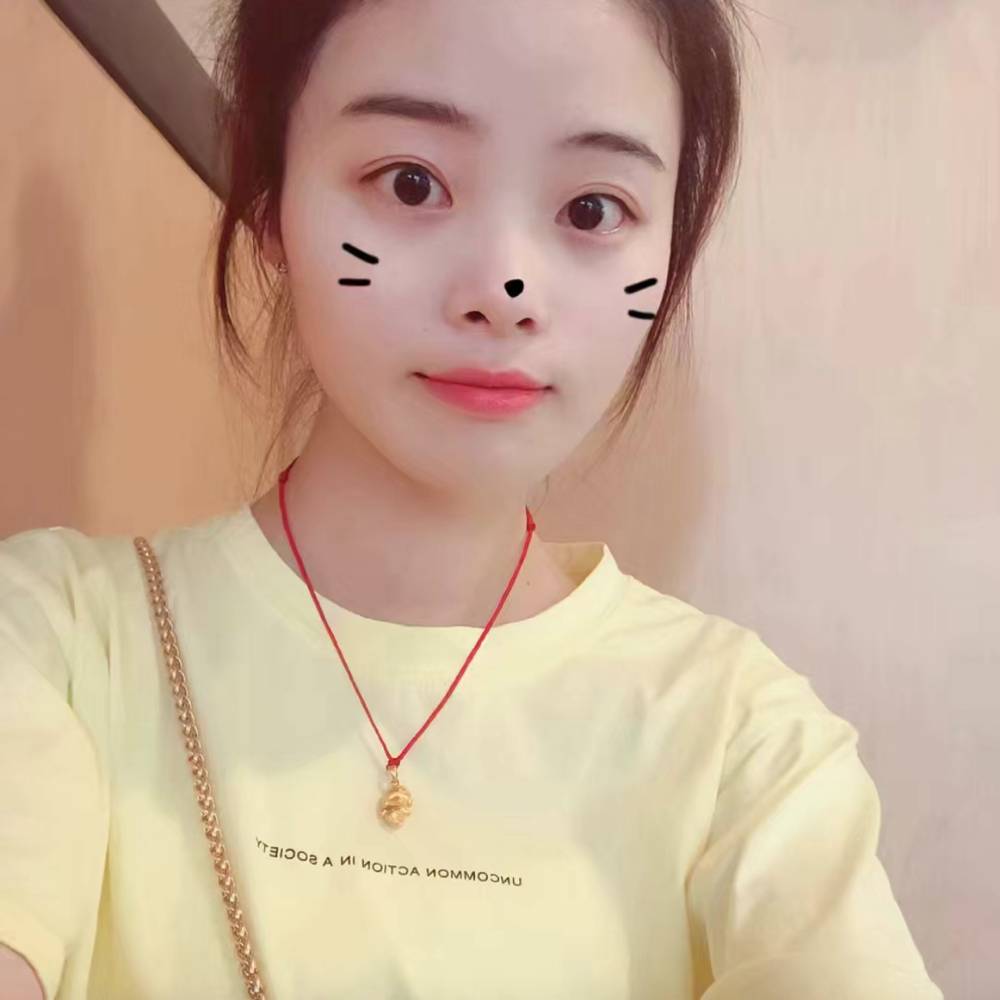 小松鼠倾心高大的照片