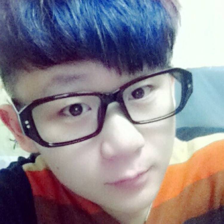 魔镜刻苦的照片