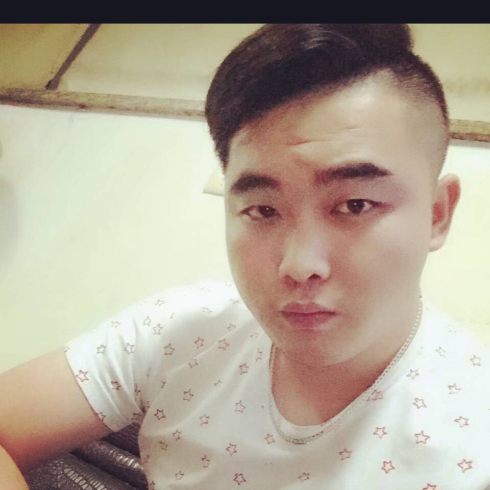 旋风男孩的照片