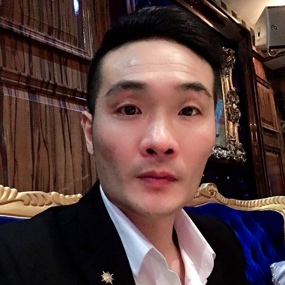 水池黯然的照片