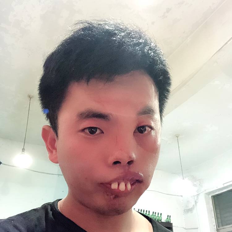 万人中央我会发光的照片