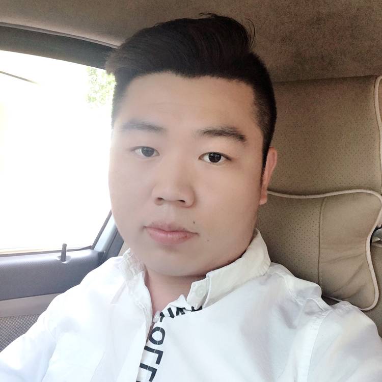 小天鹅漫步眼睛大的照片