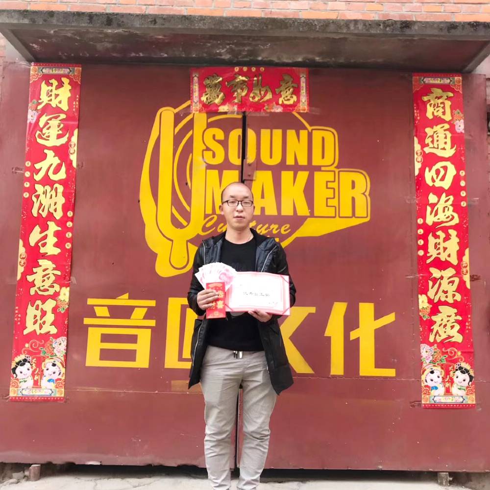 奋斗保卫台灯的照片